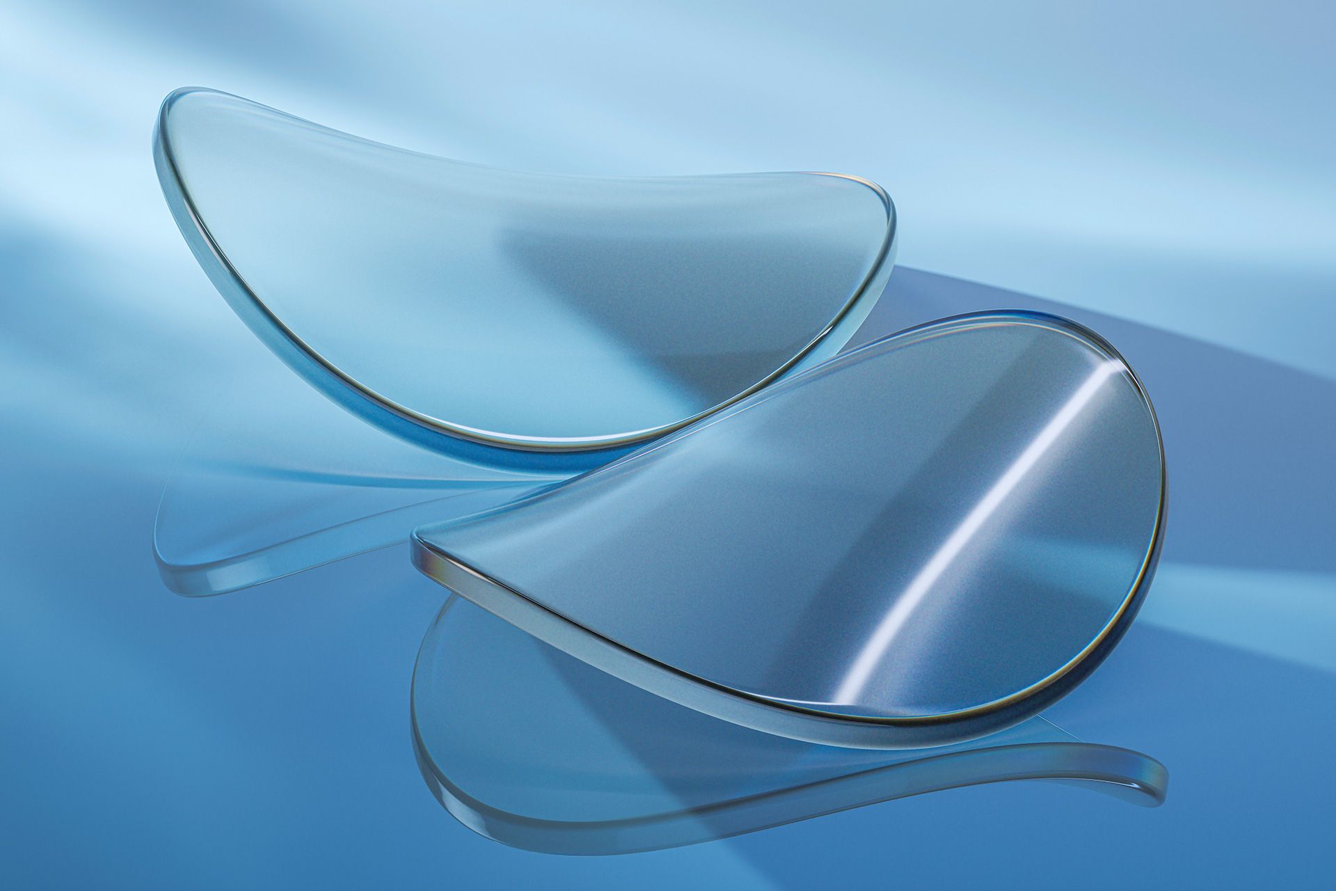 Exklusive Oberflächenveredelung für die Kunststoffindustrie: Kurvenglas mit Licht beleuchtet als Symbolbild
